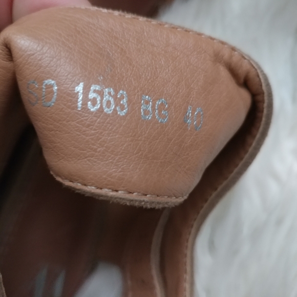 Vanessa Wu Studded Heeled Sandals

Size 40 - Picture 10 of 11